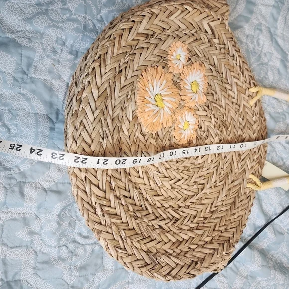Bay Sky Sea Grass Round Tote Bag NWT - Picture 5 of 7